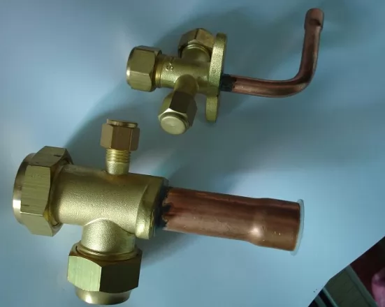 Air conditioner service valve
